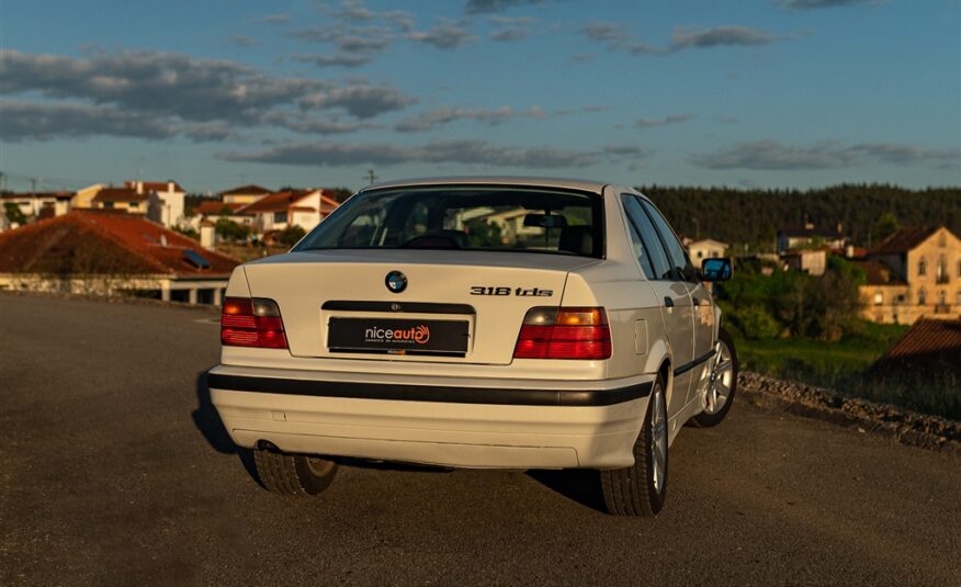 BMW 3 Series 318 tds Exclusive (90hp) (4p)